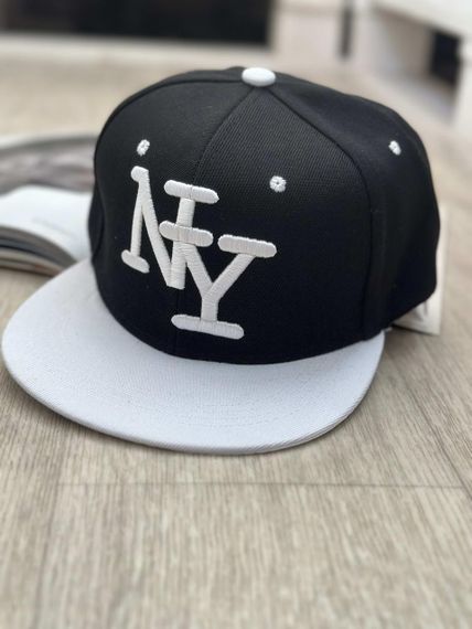 Кепка снепбек (Snapback) Нью-Йорк NY Черно-белый  56-61р  (9075)