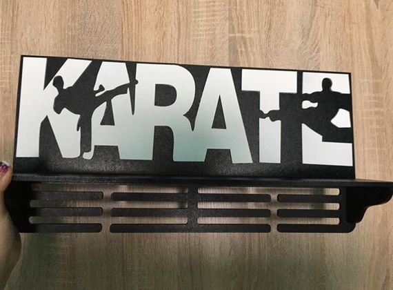 Медальниця карате, тейквондо, айкідо, іменна з поличкою, дерев'яна, тримач для медалей, медальниці