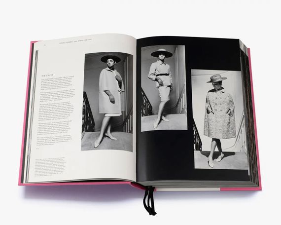 Книга про модний Дім Ів Сен-Лоран Yves Saint Laurent Catwalk: The Complete Haute Couture Collections | Зображення 1