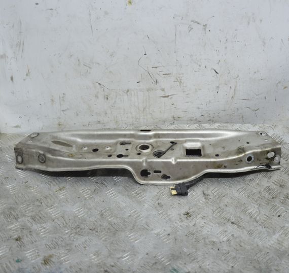 Панель передня Opel Astra H 2005-2010 Панель телевізор передня Опель Астра Н планка під капот | Зображення 1