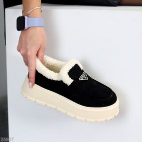 Модные черные автоледи с бежевой опушкой на утолщенной подошве 40