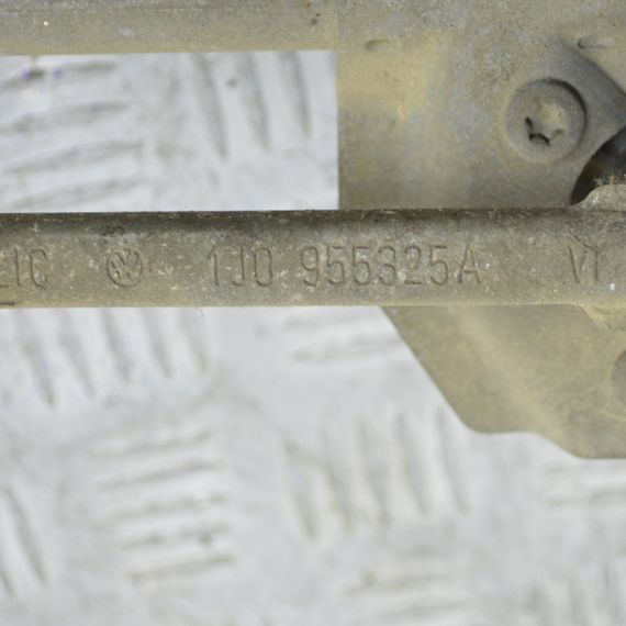 Трапеція двірників + моторчик Volkswagen Golf IV Фольксваген Гольф 4 1J1955023A 1J0955325A | Зображення 4