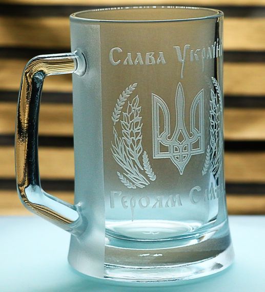 Келих для пива з ручкою 670 мл з гравіюванням напису Слава Україні Героям Слава подарунок бокал патріоту | Зображення 1