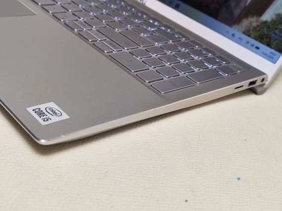 Ультрабук Dell Inspiron 15 7501 / 15.6" (1920x1080) IPS Touch / Intel Core i5-10300H (4 (8) ядра по 2.5 - 4.5 GHz) / 8 GB DDR4 / 256 GB SSD / Intel UHD Graphics / WebCam б/у | Зображення 3