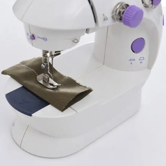 Машина для шиття Mini Sewing Machinе, Міні машинка з педаллю та нічним підсвічуванням   знижка | Зображення 1