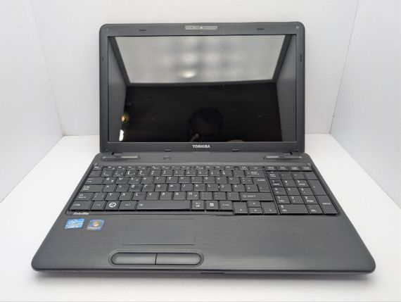 Ноутбук Б-класс Toshiba Satellite C660 / 15.6" (1366x768) TN / Intel Core i5-2430M (2 (4) ядра по 2.4 - 3.0 GHz) / 6 GB DDR3 / 500 GB HDD / nVidia GeForce GT 520M, 1 GB GDDR3, 64-bit / WebCam / DVD-ROM б/у | Зображення 2