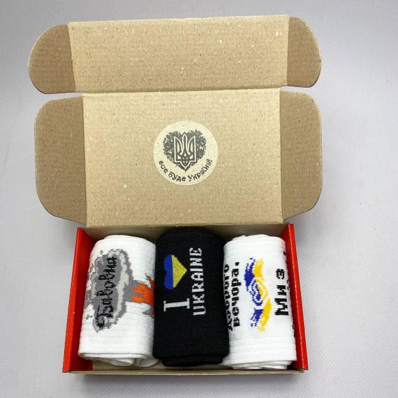 Подарочный набор бокс патриотичных мужских носков в коробке размер 40-45 3 пары разные цвета ч3укр17 | Зображення 4