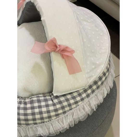 Лежанка люлька для собак Boris House Baby Cradle с плюшевым мартрасом белого цвета в клеточку | Зображення 1