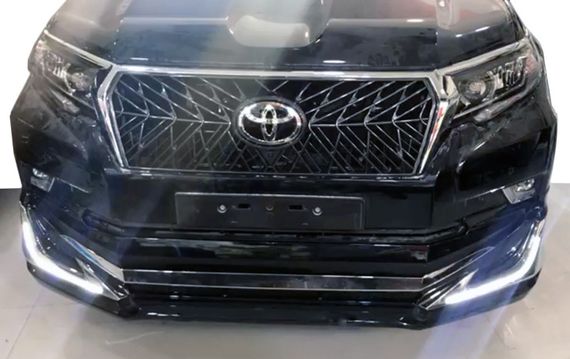 Накладки на передній і задній бампер Modelista V3-LED (2017-) Чорний колір для Toyota Land Cruiser Prado 150 | Зображення 2