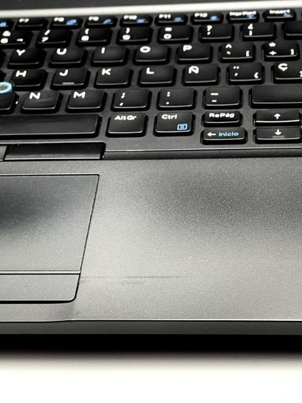 Ультрабук Б-класс Dell Latitude 5590 / 15.6" (1920x1080) IPS Touch / Intel Core i5-8350U (4 (8) ядра по 1.7 - 3.6 GHz) / 4 GB DDR4 / 512 GB SSD / Intel UHD Graphics 620 / WebCam б/у | Зображення 6