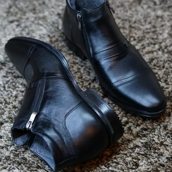 Чоловічі черевики зимові на замках, чорного кольору 42 розмір | Зображення 3