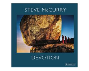 Книга легендарні фотографи сучасності Стів Маккаррі Steve McCurry: Devotion книги про фотографію