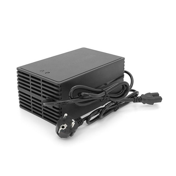 Зарядний пристрій для акумуляторів Li-ion 48V(58,8V),14S,10A,650W, індикація, 220х122х86mm, 1.5kg | Зображення 1