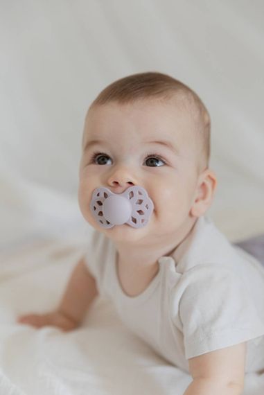 Соска пустушка BIBS 6-18 міс Infinity Silicone Symmetrical (симетрична) – Blossom | Зображення 1
