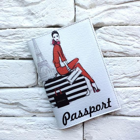 Обложка для паспорта Девушка на чемодане