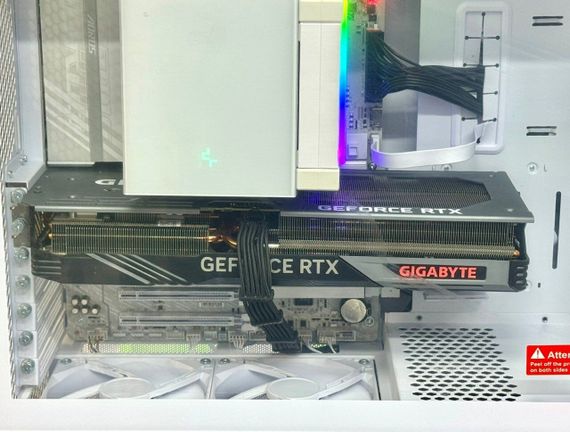 Ігровий ПК Lian Li Lancool 207 White Tower / AMD Ryzen 7 7700X (8 (16) ядер по 4.5 - 5.4 GHz) / 32 GB DDR5 / 1000 GB SSD / nVidia GeForce RTX 4070 Ti, 12 GB GDDR6, 192-bit / 750W / Win 11 б/в | Зображення 2