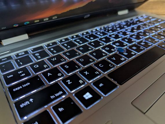 Ультрабук HP ProBook 640 G4 / 14" (1920x1080) IPS / Intel Core i5-8250U (4 (8) ядра по 1.6 - 3.4 GHz) / 8 GB DDR4 / 256 GB SSD / Intel UHD Graphics 620 / Fingerprint / WebCam / Windows 10 б/у + Подарок Беспроводная мышь / USB | Зображення 5