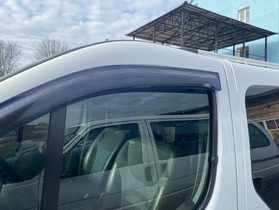 Ветровики (2 шт, HIC) для Opel Vivaro 2001-2015 гг | Зображення 1