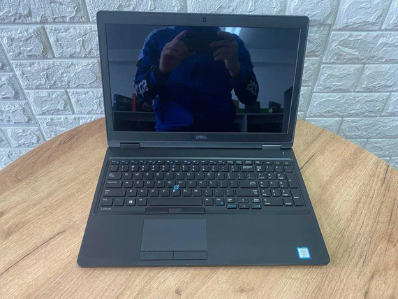 Ноутбук Сенсорный Dell Latitude E5580 15.6"FHD/IPS/i7 7820HQ/16/SSD256/940MX-2Gb | Зображення 3