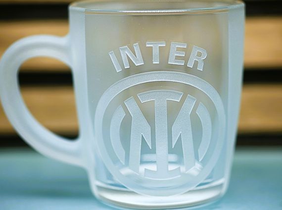 Подарочная стеклянная чашка для чая и кофе 350 мл с  гравировкой лого футбольного клуба ФК Интер