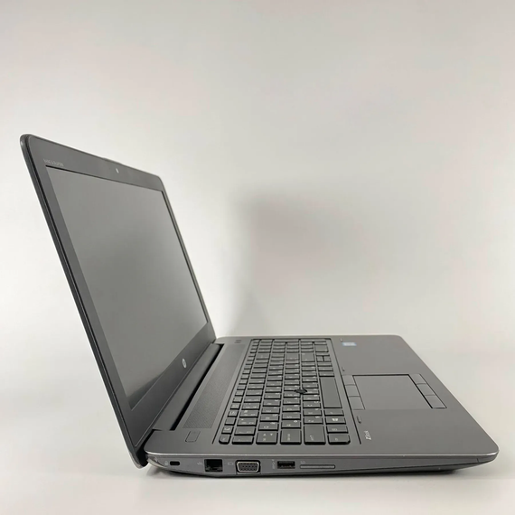 Мобільна робоча станція HP ZBook 15 G4 / 15.6" (1920x1080) IPS / Intel Core i7-7820HQ (4 (8) ядра по 2.9 - 3.9 GHz) / 16 GB DDR4 / 256 GB SSD / nVidia Quadro M2200, 4 GB GDDR5, 128-bit / WebCam / Fingerprint б/в + Подарунок Бездротова миша / USB | Зображення 3