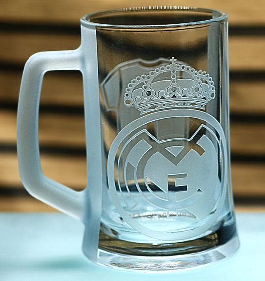 Пивний келих 670 мл Реал Мадрид Real Madrid з гравіюванням подарунок для фаната  футбольний кухоль Роналдо | Зображення 1