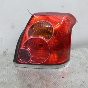 Ліхтар задній правий Toyota Avensis T25 2003-2006 лифтбек Фара стоп задня права Тойота Авенсіс 89028783