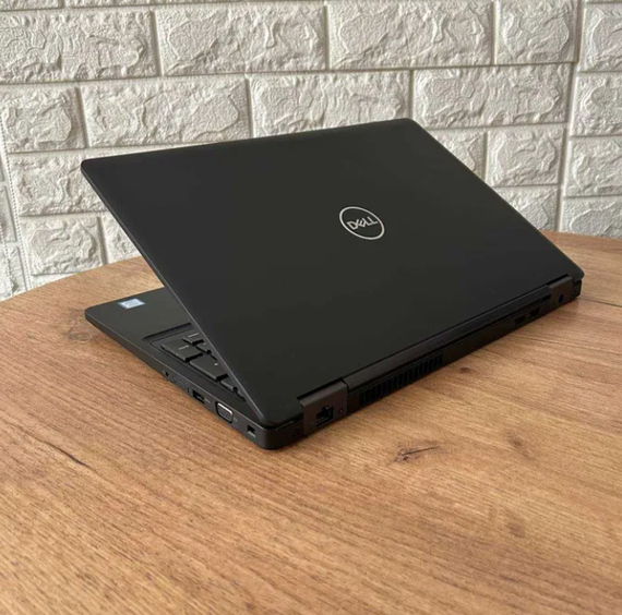 Ноутбук Dell Latitude 5590 15,6" FHD IPS i7 8650U 8Gb SSD 256Gb  Б/В | Зображення 2