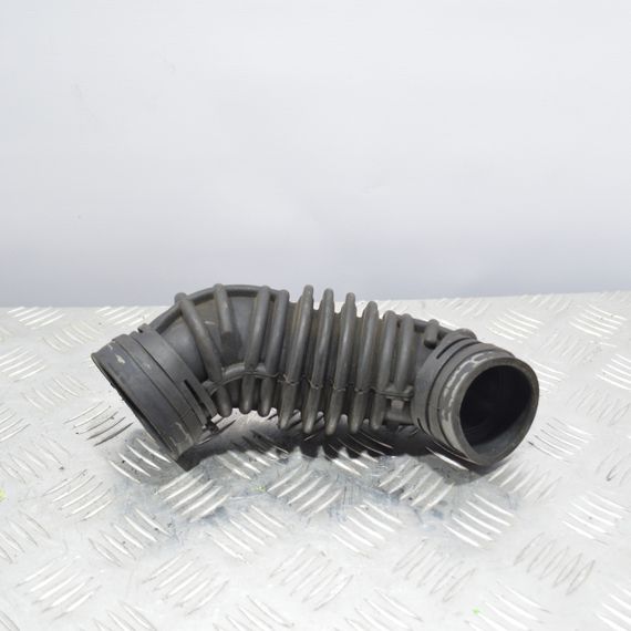 Патрубок повітряного фільтра 2.0 TFSI Audi A4 B7 2004-2008 Трубка фільтра повітря Ауді а4 б7 8E0133356D