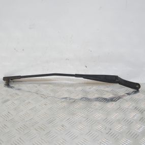 Щіткотримач правий Volkswagen Golf Plus 2005-2014 Повідець склоочисника передній правий Фольксваген Гольф Плюс 5M0955410A