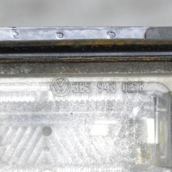 Планка підсвічування номерного знака Volkswagen Golf V Passat Jetta накладка багажника Фольксваген 3B5943021B | Зображення 6