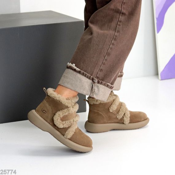 Зручні теплі замшеві зимові бежеві черевики на липучці | Зображення 2