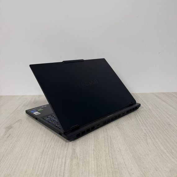 Игровой ноутбук Lenovo Legion 5 15IRX10 / 15.6" (2560x1440) OLED / Intel Core i7-13650HX (14 (20) ядер по 2.6 - 4.9 GHz) / 32 GB DDR5 / 1000 GB SSD / nVidia GeForce RTX 5060, 8 GB GDDR7, 128-bit / WebCam б/у | Зображення 5