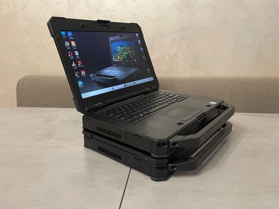 Защищенный ноутбук Dell Latitude 5424 Rugged / 14" (1920x1080) IPS / Intel Core i5-8350U (4 (8) ядра по 1.7 - 3.6 GHz) / 16 GB DDR4 / 500 GB SSD M.2 / AMD Radeon RX 540, 4 GB GDDR5, 128-bit / WebCam / Два АКБ б/у + Подарок Проводная мышь / USB | Зображення 4