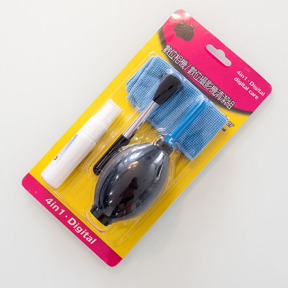 Набір для чищення оптики об'єктива фотокамери.