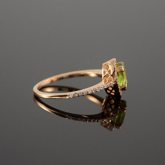 Кольцо из красного золота с хризолитом и фианитами 19 | Зображення 1