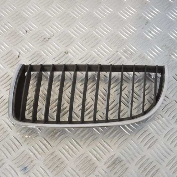 Решітка радіатора ліва BMW 3 E90 E91 2005-2013 Решітка переднього бампера ліва БМВ е90 7120007