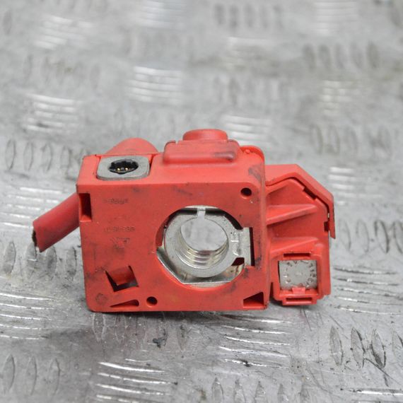 Клема акумулятора плюсова BMW E87 E90 2004-2013 Клема акб плюс БМВ е87 е90 6988973 9130879 61136982227