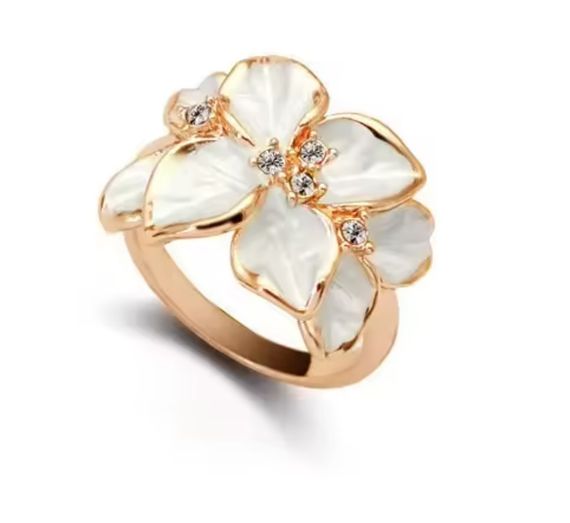 Кольцо Primo Glory в форме цветов с белыми лепестками и кристаллами (размер 8) – Gold&White