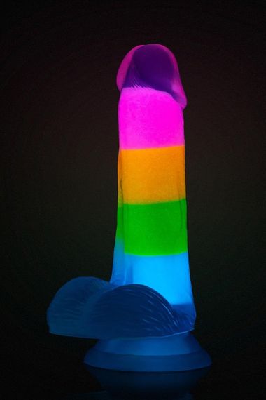 Фалоімітатор реалістичний на присосці Blush Neo Elite, що світиться в темряві, райдужний sexstyle | Зображення 3