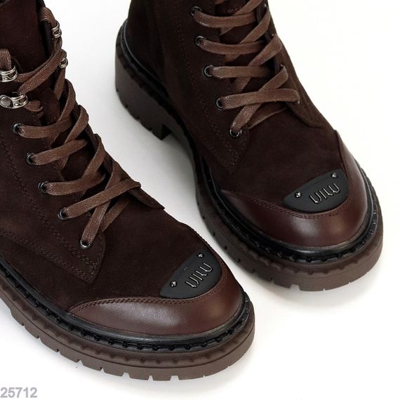 Шоколадні зимові замшеві черевики берці з дизайнерською нашивкою | Зображення 2