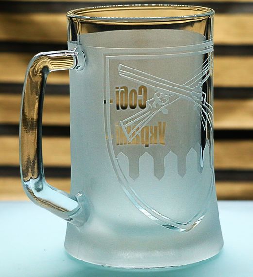 Подарочный бокал для пива  с гравировкой 670 мл надписи лого лого Шеврон 92 Отдельной механизированной бригады | Зображення 1