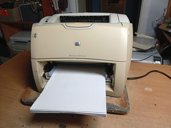 Принтер Б-клас HP LaserJet 1200 / лазерний монохромний друк / 1200x1200 dpi / А4 / 14 стор./хв. / USB 2.0, LPT б/в | Зображення 1