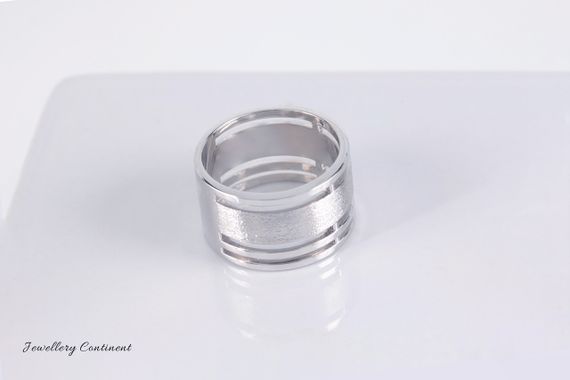 Широкое кольцо из белого золота с матовой поверхностью 15.5 | Зображення 1