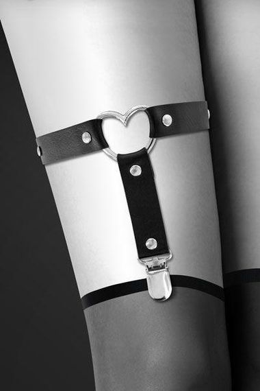 Гартер на ногу Bijoux Pour Toi - WITH HEART Black, сексуальная подвязка с сердечком, экокожа sexstyle | Зображення 3