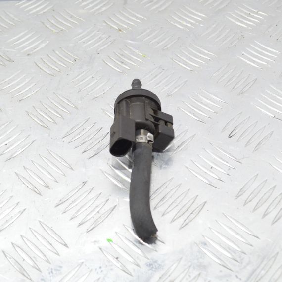 Клапан вентиляції паливного бака 2.0 Volkswagen Golf V Passat B6 2004-2010 Клапан вентиляції бензобака Фольксваген 06E906517A | Зображення 1