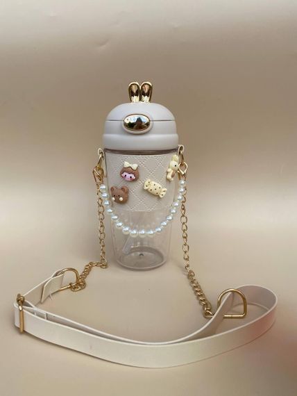 Дитяча пляшка для води  з ремінцем і стікерами  бежевого кольору 580 мл