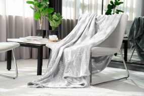 Плед Ardesto Flannel Елки ART-0110-PB 160х200 см светло-серый