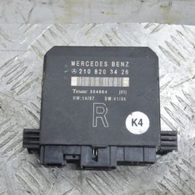 Блок управління правих дверей Mercedes W202 W210 1993-2003 Модуль дверей правий Мерседес в202 в210 2108203426
