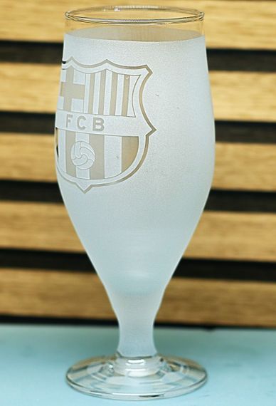 Пивний келих 500 мл Barcelona на ніжці з гравіюванням  подарунок кружка фанату футболу Барселона FC | Зображення 2